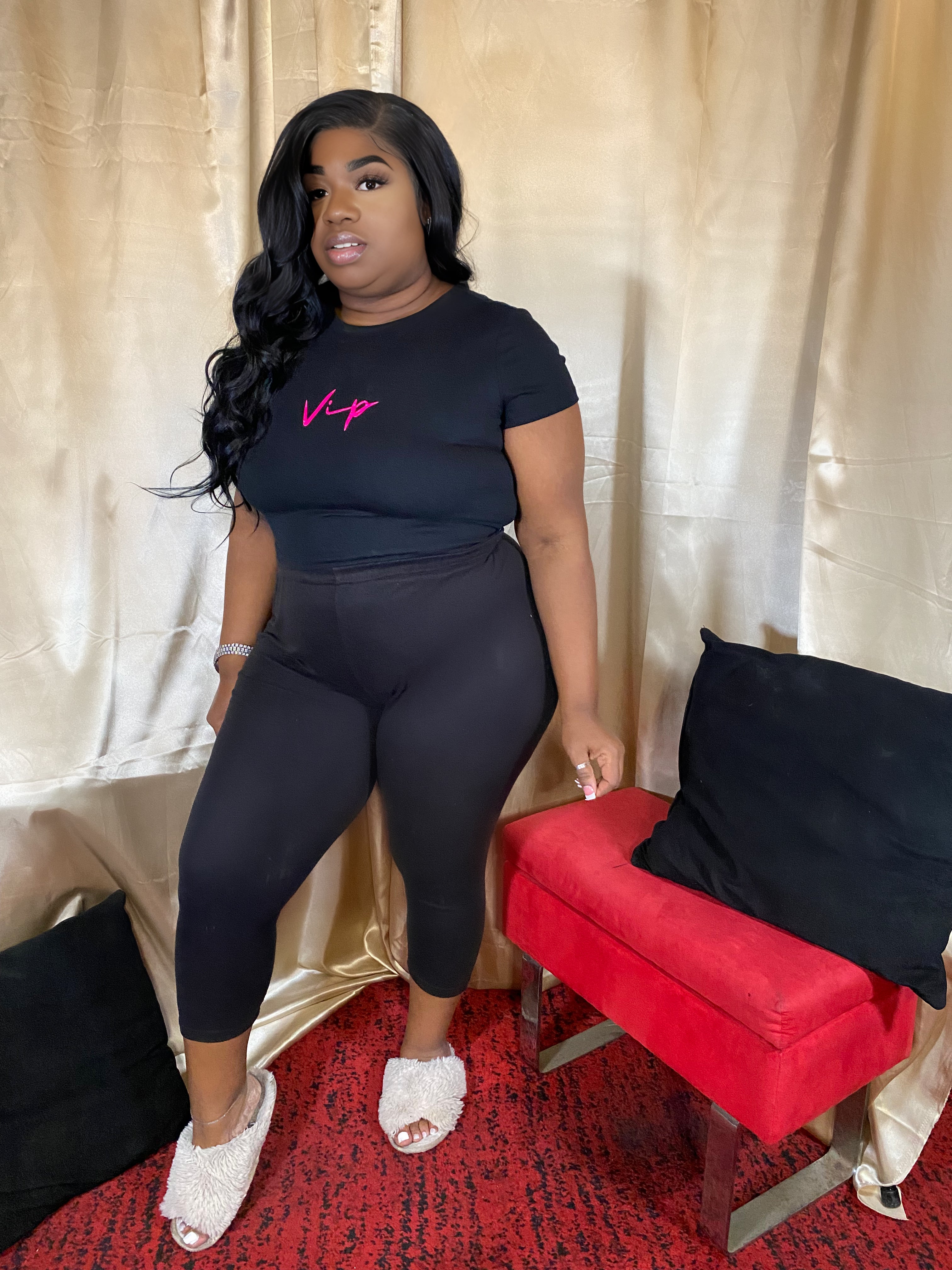 CROPPED SIGNATURE VIP TEE