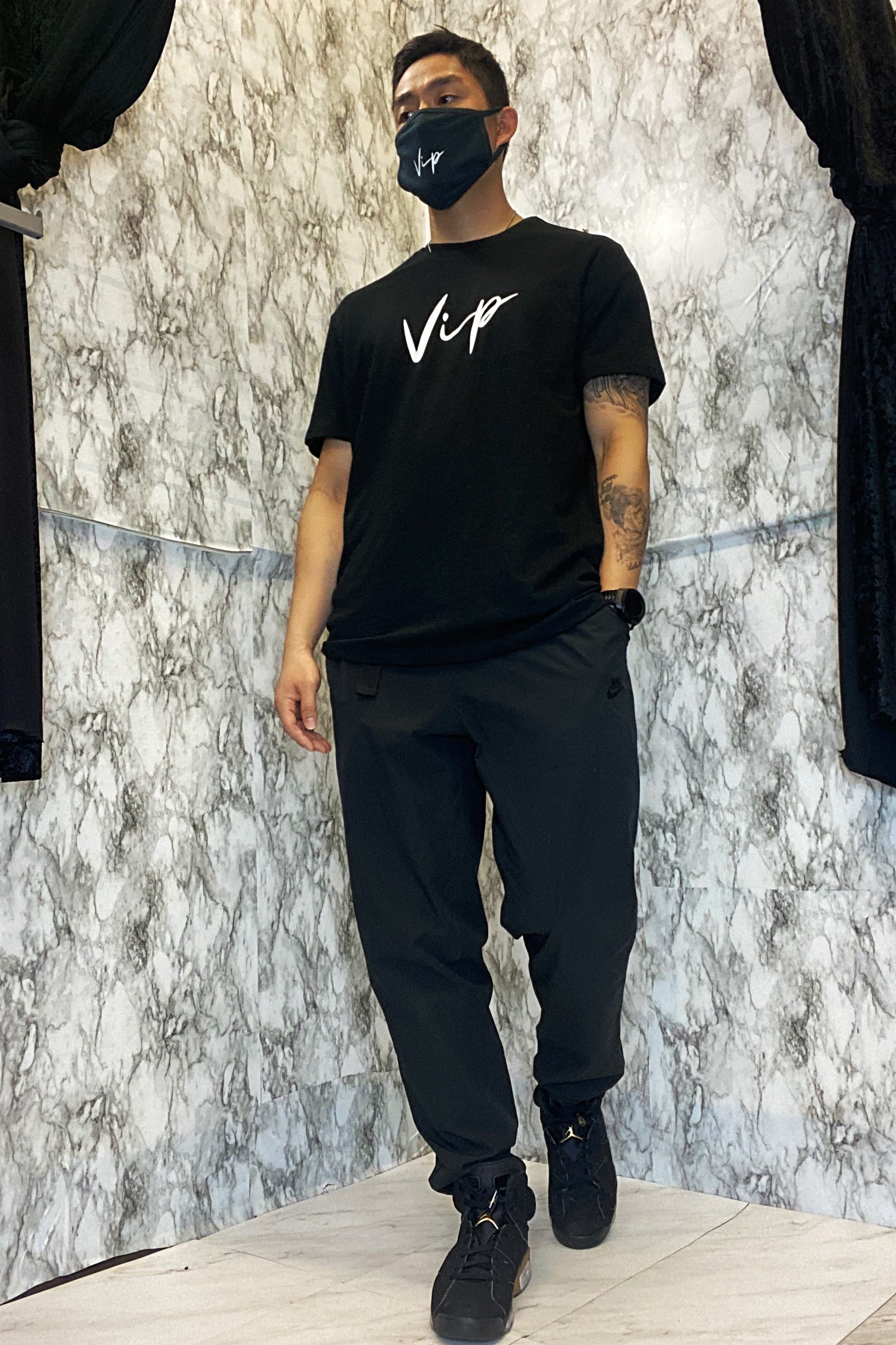 2.0 SIGNATURE TEE BLACK