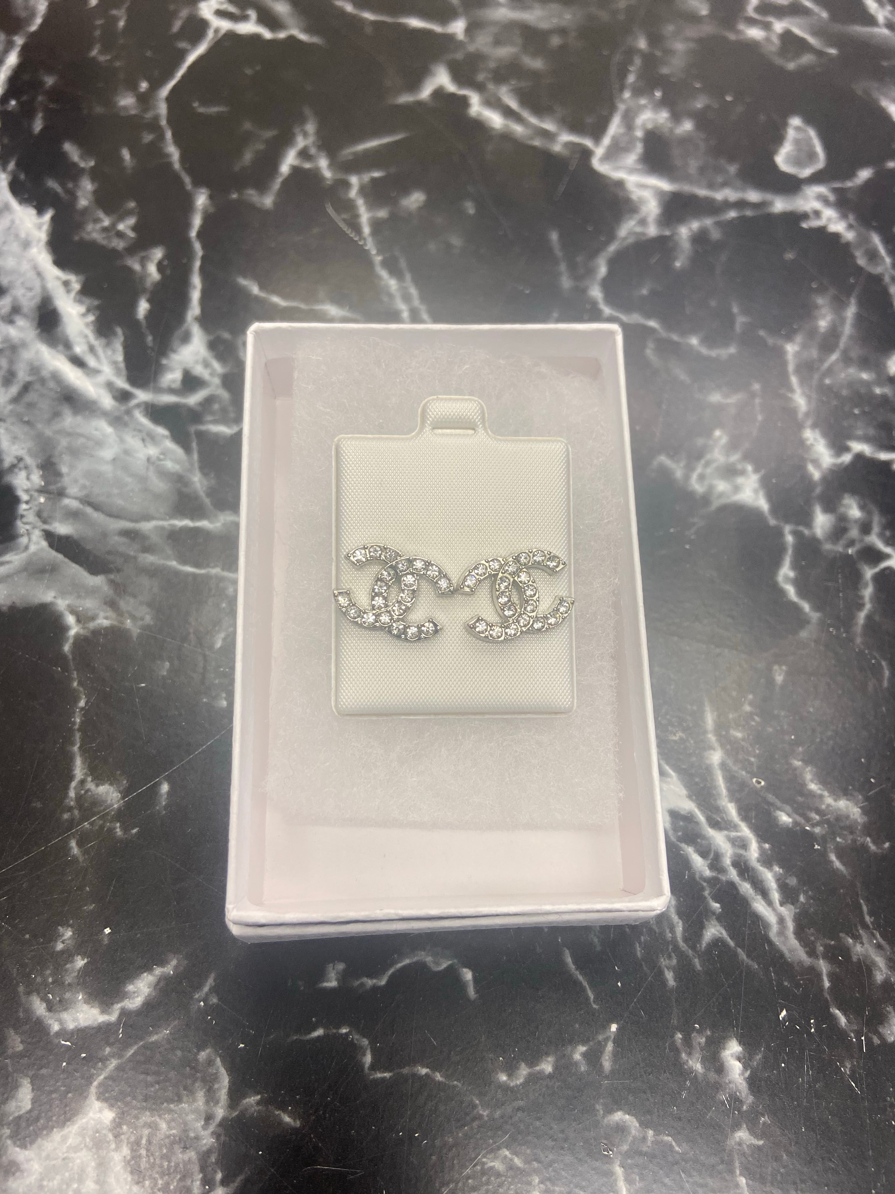 CLASSY & CHIC EARRINGS